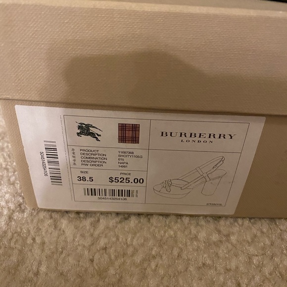 ❌❌SOLD❌❌Burberry Authentic Heels - Picture 7 of 11
